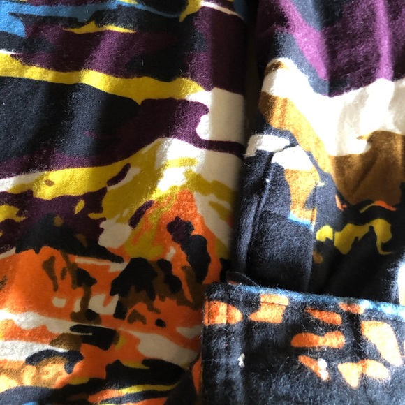 LRG | 🆕 Mountain Top Flannel - Picture 6 of 7